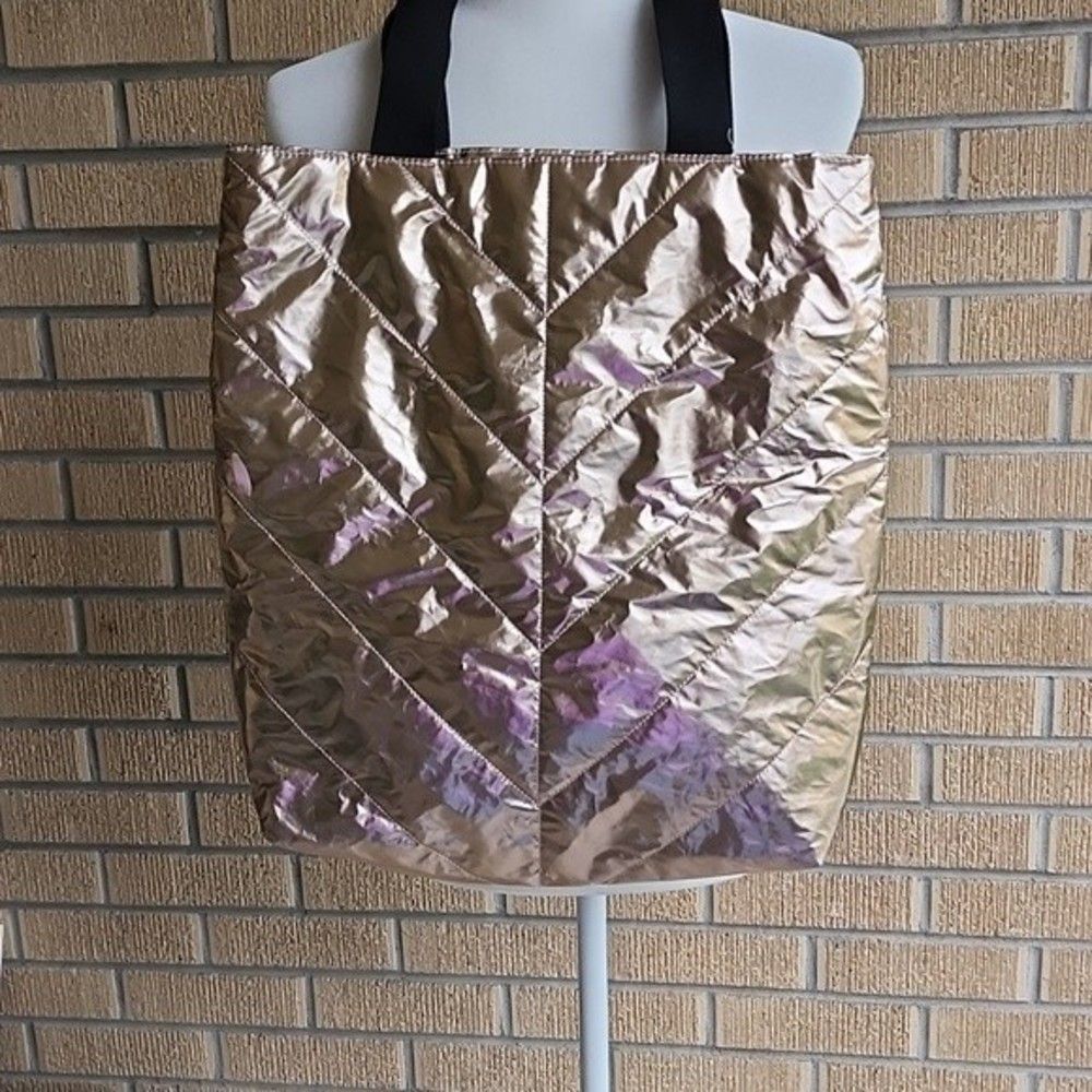 Victoria Secret a light rosegold tone quilted metallic long tote - Picture 4 of 9
